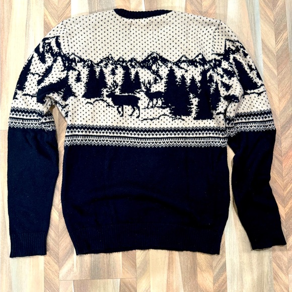 Abercrombie & Fitch Christmas Sweater - Picture 2 of 3